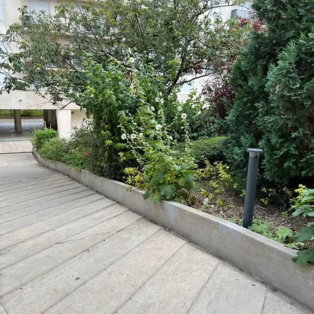 Apartament Superbe Avec Belle Vue Jardin *