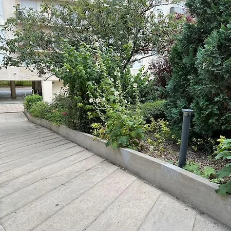 Superbe Avec Belle Vue Jardin Paris